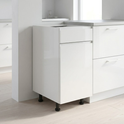 Mobiele keuken met lade en glanzende planken