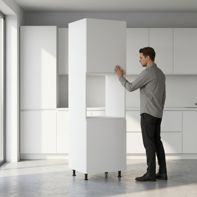 Hoog kastje, ingebouwd kastje, plek voor de oven, glanzend