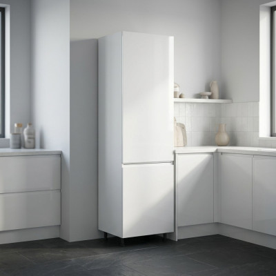 Ingebouwde koelkast kast, witte keuken