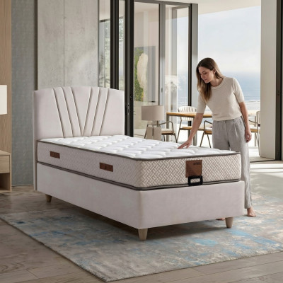 Elegante bruine stoffen bed