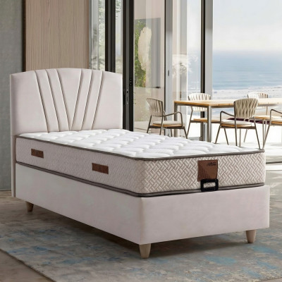 Elegante bruine stoffen bed
