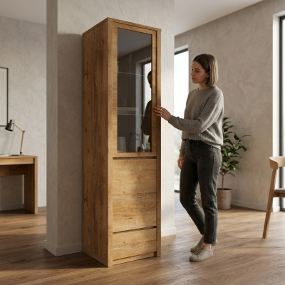 Spilgt vitrinekast, keuken, met glazen planken en lade