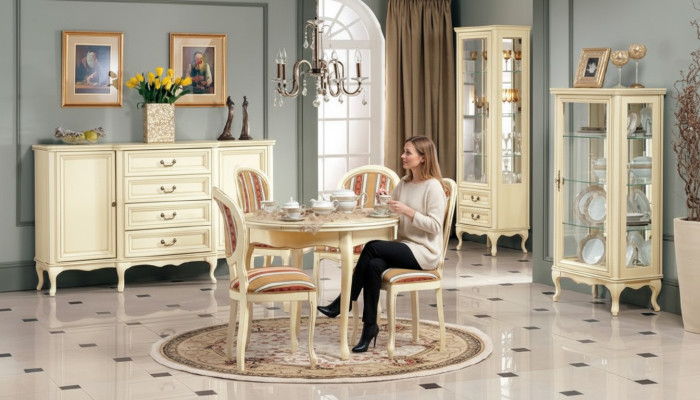 Klassieke eetkamer commode tafel stoelen vitrine King Chippendale Versailles1