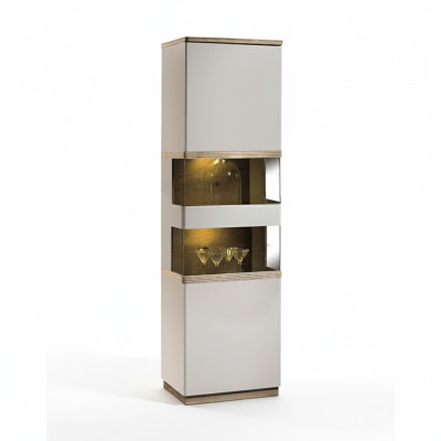 Klassieke kast boekenkast boekenplank vitrine vitrinekast glazen kast