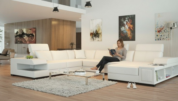 Sneeuwwit design hoekbank in U-vorm voor een luxueuze woonomgeving.